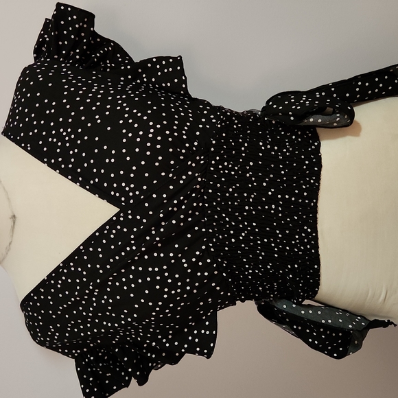 SHEIN Tops - Polka dot flutter sleeve top